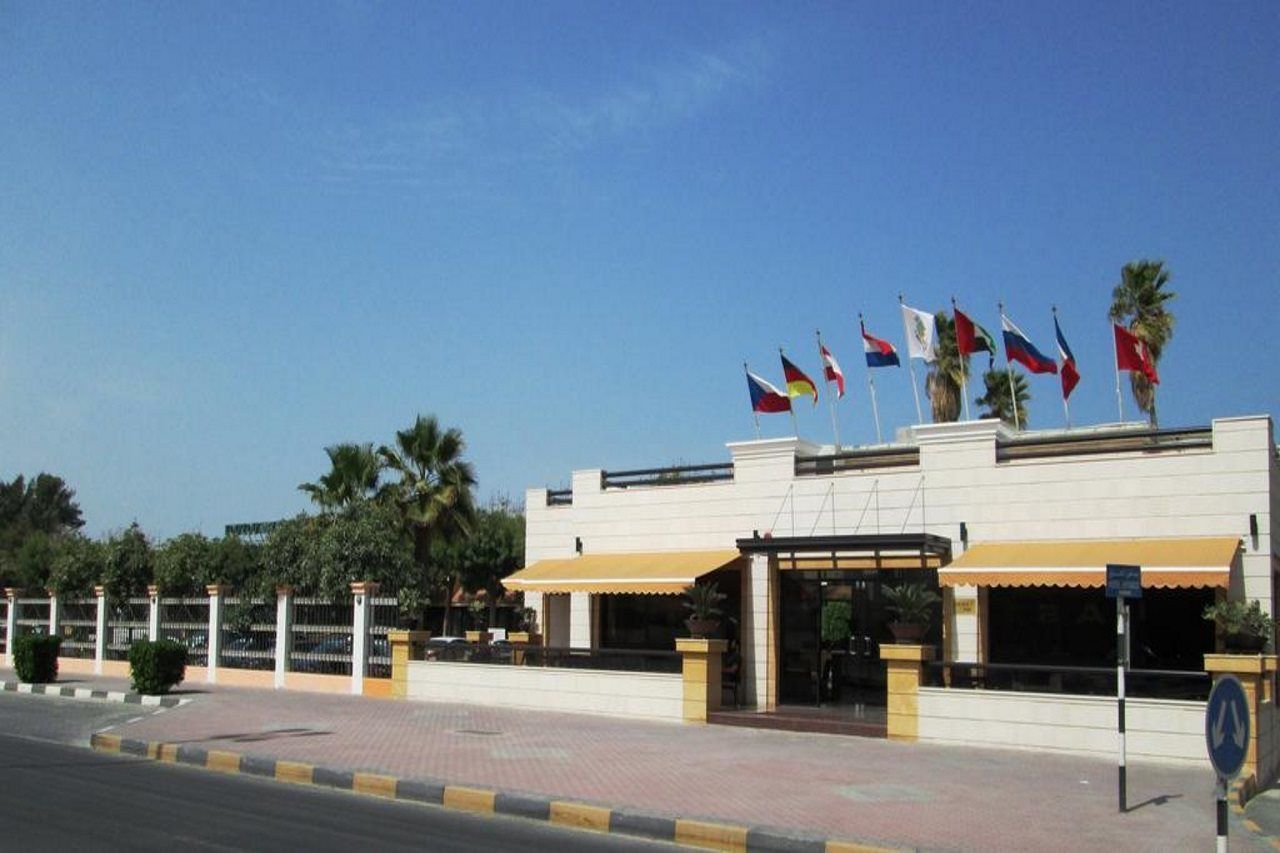 Lou'Lou'A Beach Resort Шарджа Экстерьер фото